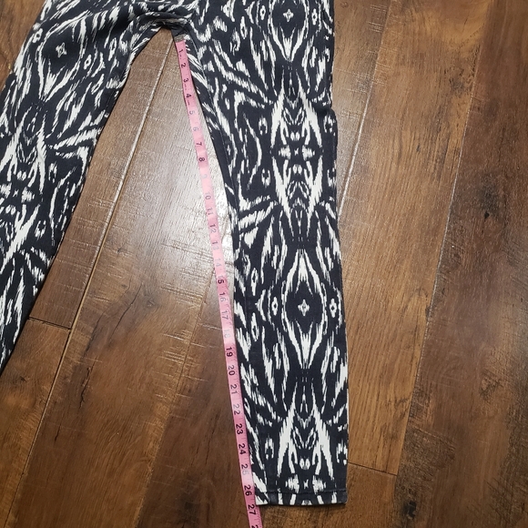 BDG Urban Outfitters Twig Mid-Rise Ikat Print Black and White Jeans Size 28 - Picture 9 of 10
